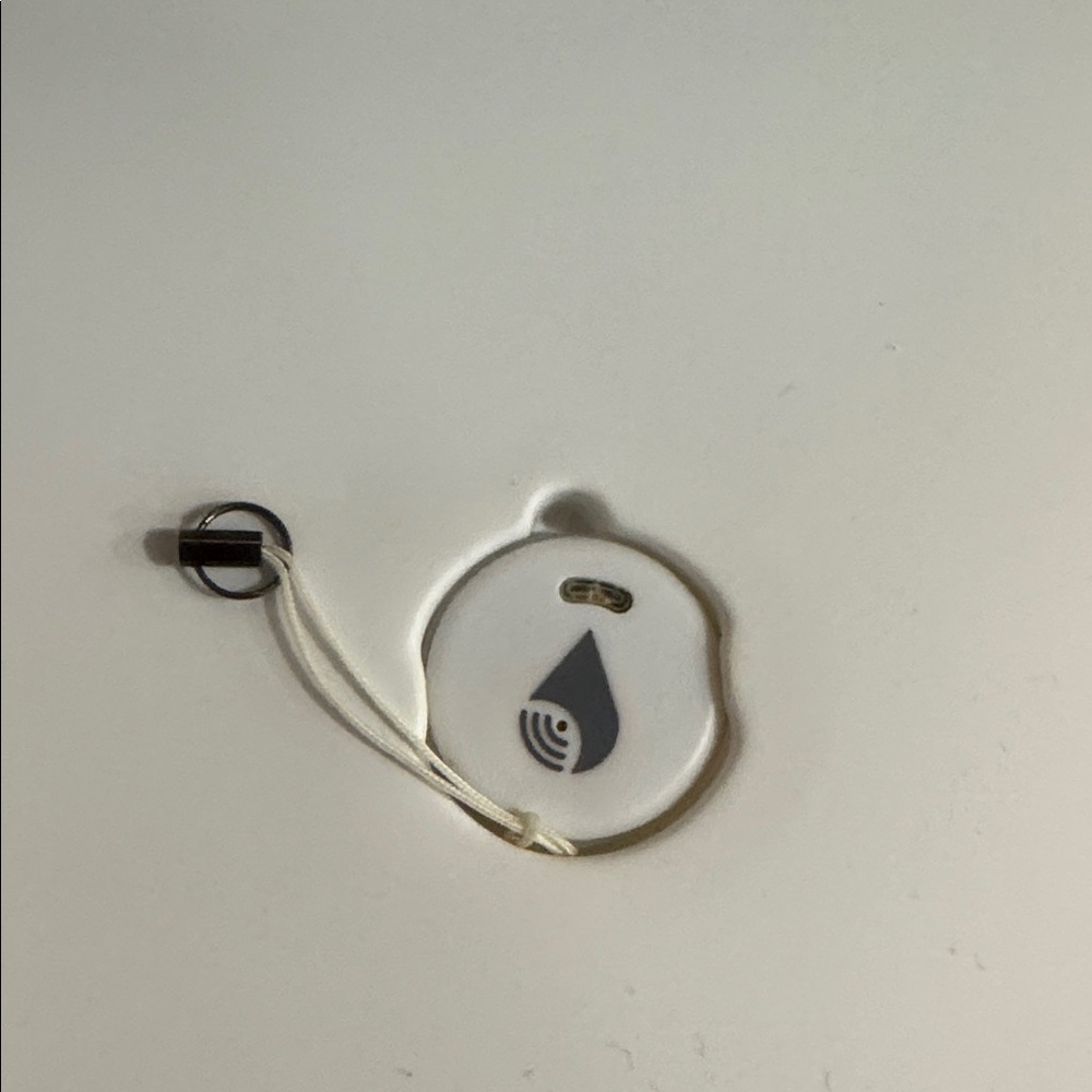 TrackR Pixel Bluetooth Tracker - Picture 2 of 6